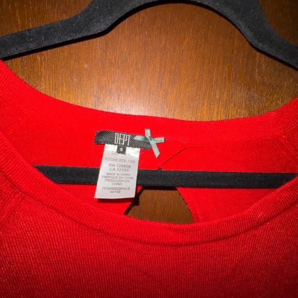 WOMEN'S SMALL RED SWEATER - Picture 2 of 4